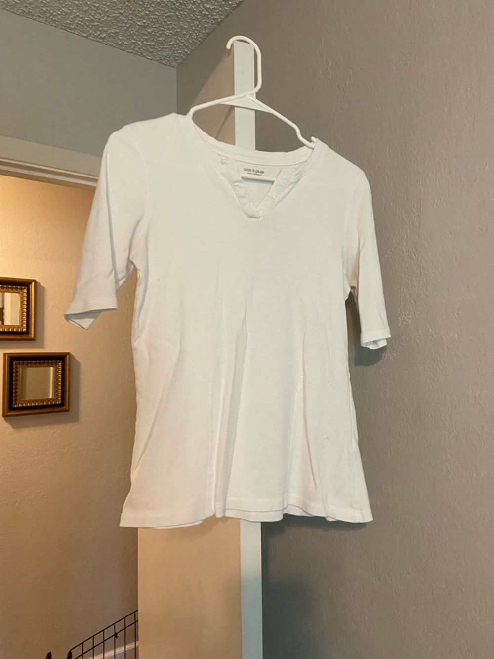 100% Cotton Cable & Gauge White Short Sleeve V-Notch Tee